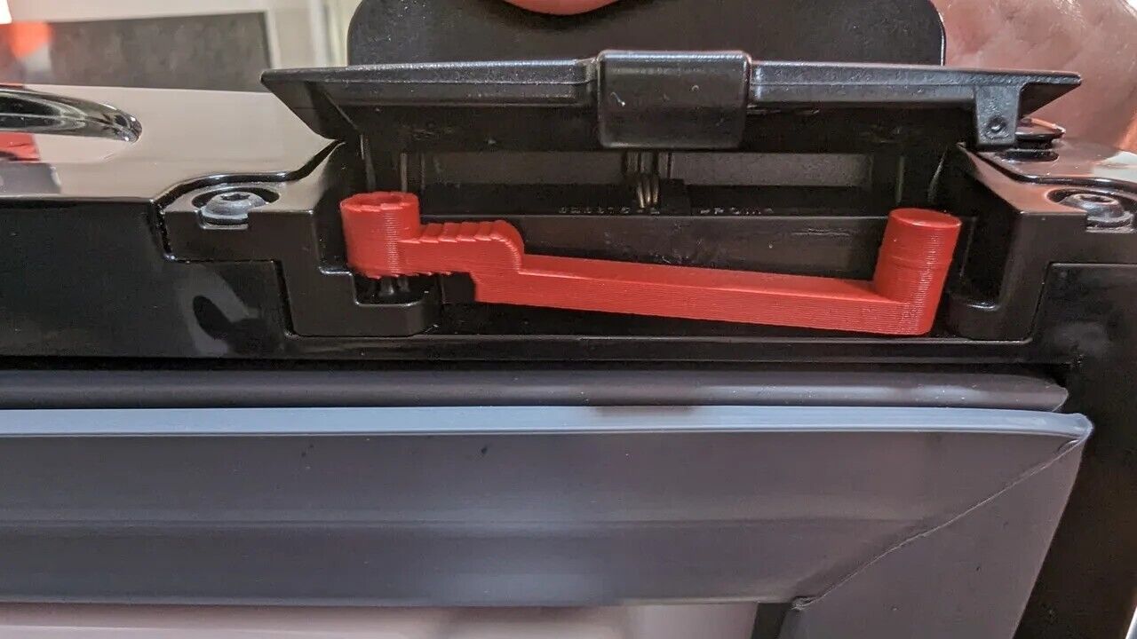 Caravan Thetford SR Fridge V2 (N90/97/100/104/109/112/150) Door Vent Catch (x2)