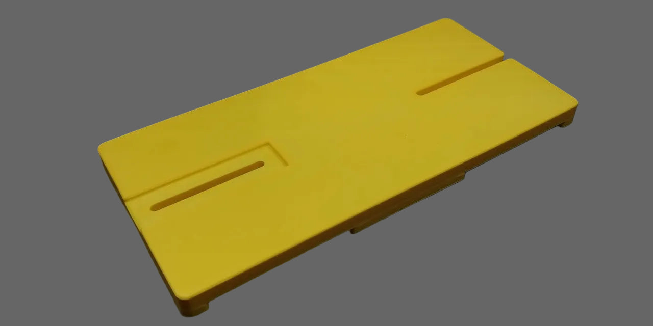 Simple plates with useful features for your 1/32 and 1/24 slot cars